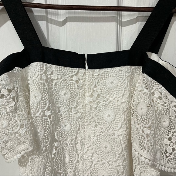 Reitmans cream color crochet top with black straps size small - Picture 2 of 11